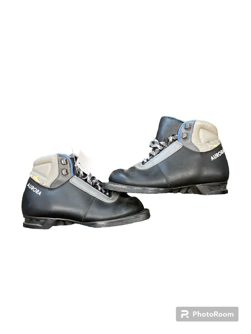 Used W 05-05.5 / JR 03.5-04 Boys Cross Country Ski Boots Boys Cross Country  Ski Boots