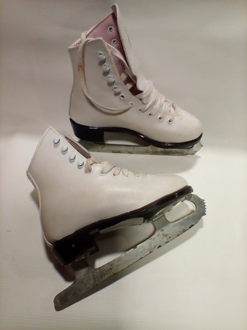 Used Lange PLASTIC Senior 8 Ice Skates / Womens Figure Skates