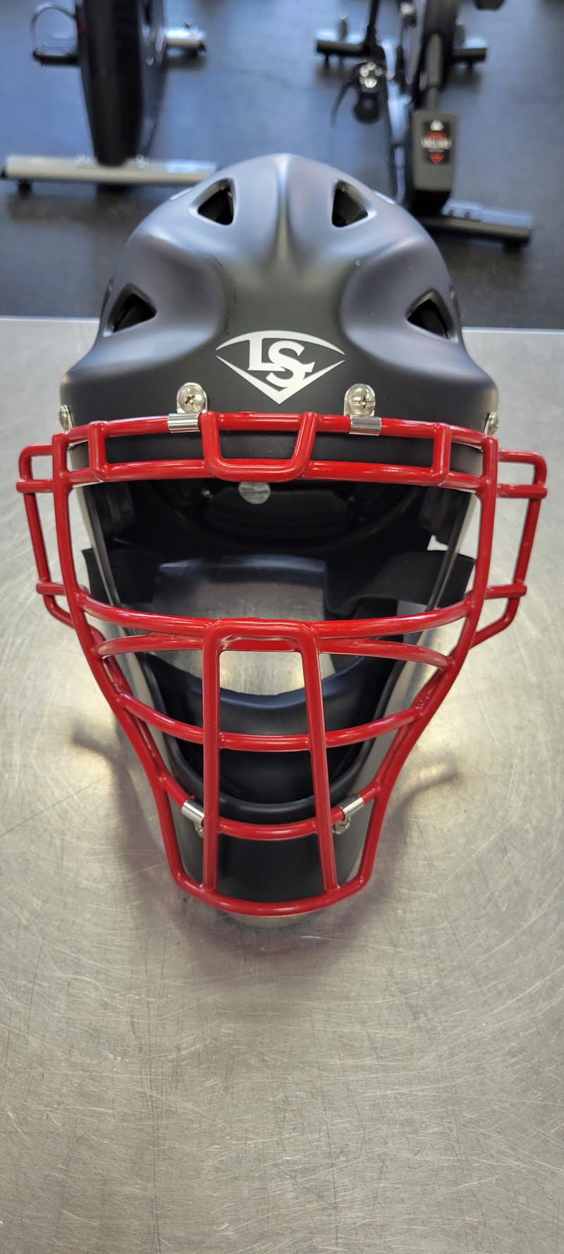 Used Louisville Slugger CATCHERS MASK MD Catcher's Equipment Catcher's  Equipment