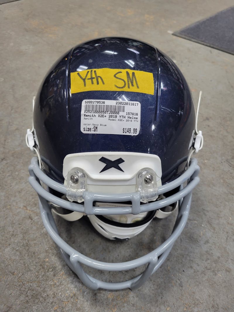 Used 2016 Xenith X2E YOUTH MD w/ Mask Football Helmet