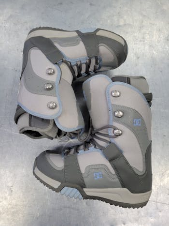 Used DC Shoes GIRLS GRAPHIX Senior 7 Women's Snowboard Boots