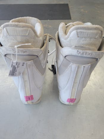 Used Burton TRUEFIT Senior 7 Women s Snowboard Boots Women s