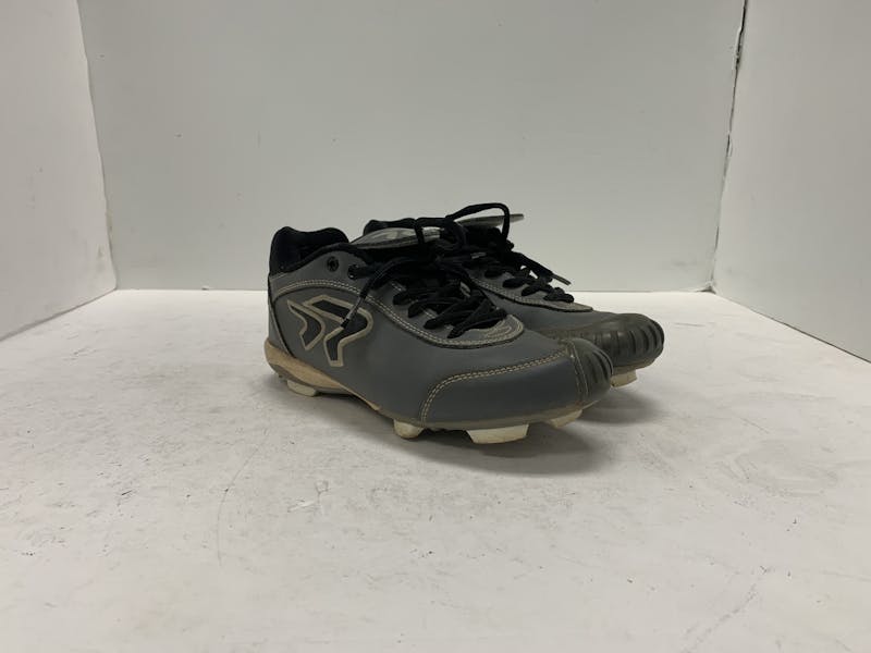 White ringor hot sale softball cleats