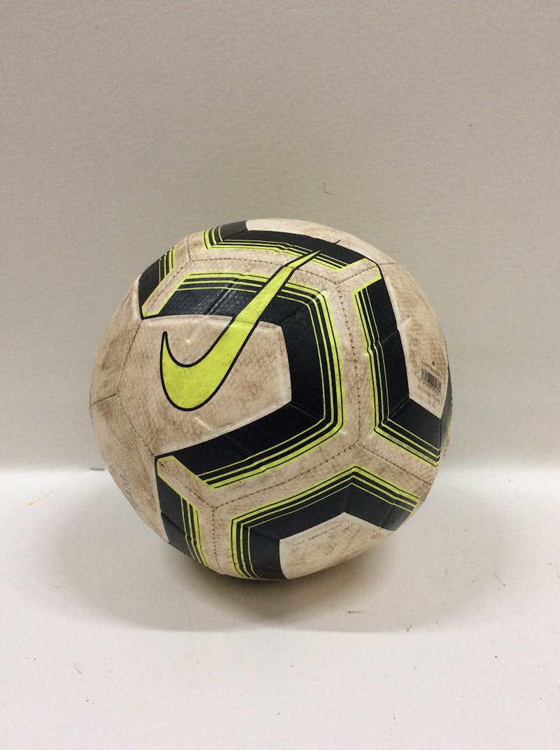 Oblongo Poner la mesa es suficiente Used Nike STRIKE 5 Soccer Balls Soccer Balls