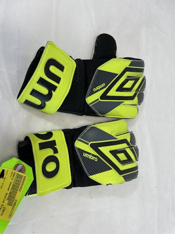 Straat Secretaris Onderzoek Used Umbro Youth Soccer Goalie Gloves - Palm Size 65-80mm