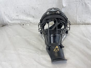 Used Easton M7 Catcher's Mask (7-71/8)