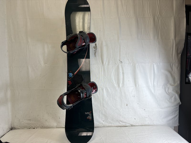 Used Burton T6 156 cm Snowboard w LG Burton P1 Carbon Bindings