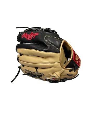 Rawlings Baseball-Glove Freestanding Display – Fixtures Close Up