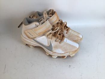 Used Nike TROUT CLEATS Senior 9.5 Baseball and Softball Cleats