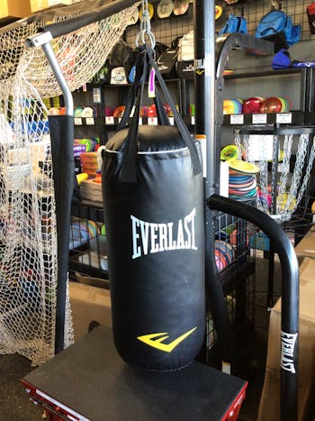 Everlast Nevatear 40 lb Heavy Bag