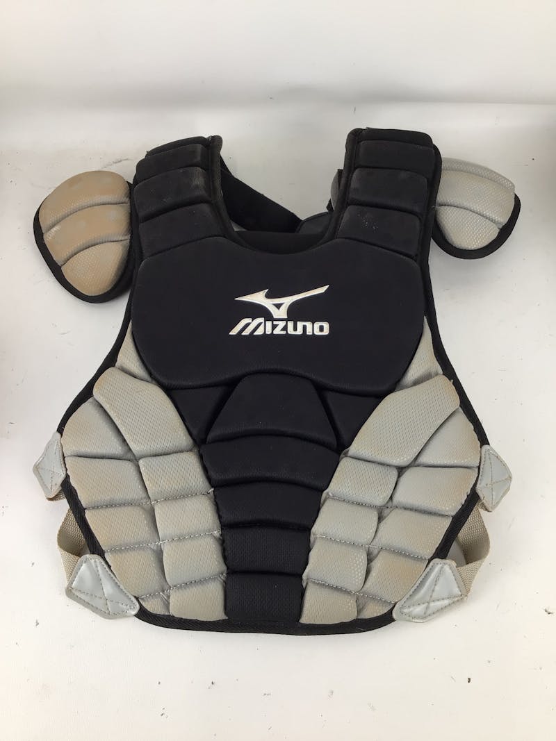Used Mizuno DRYLITE YOUTH 14IN CHEST PROTECTOR Youth Catcher's Equipment  Catcher's Equipment