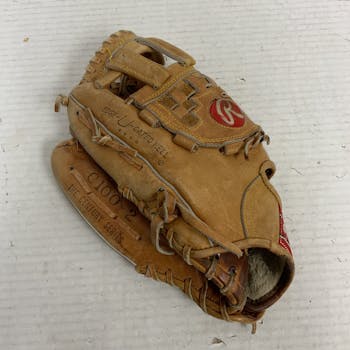 Rawlings Baseball-Glove Freestanding Display – Fixtures Close Up