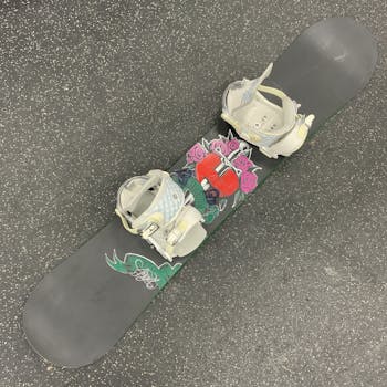 Used Atomic FALLEN ANGEL 144 cm Women's Snowboard Combo