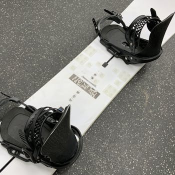 Used Burton TORNADO WARNING 151 cm Men's Snowboard Combo
