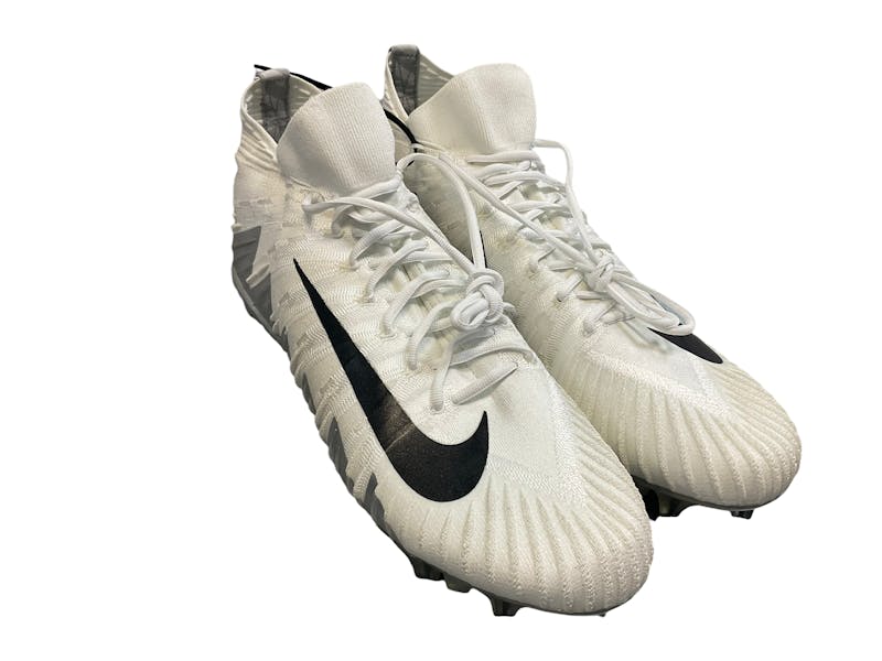 Nike Senior 16 Football Cleats Football Cleats