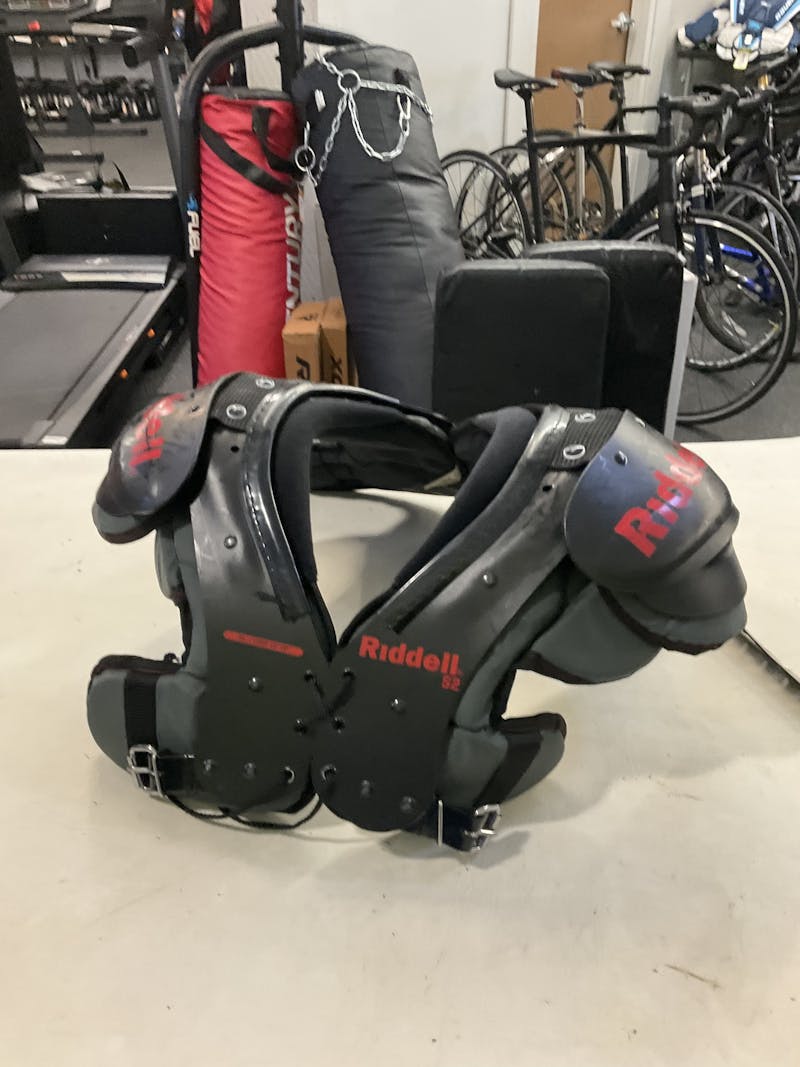 Riddell Rival Shoulder Pads