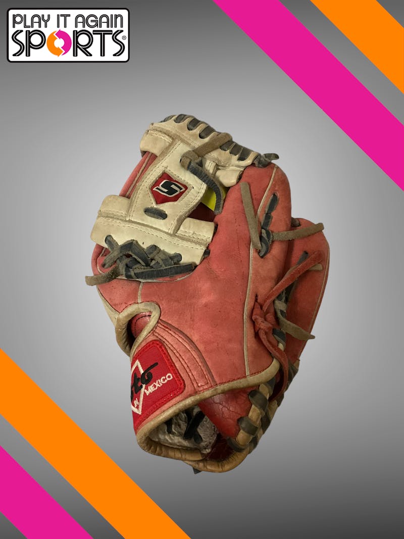 Soto deals softball gloves