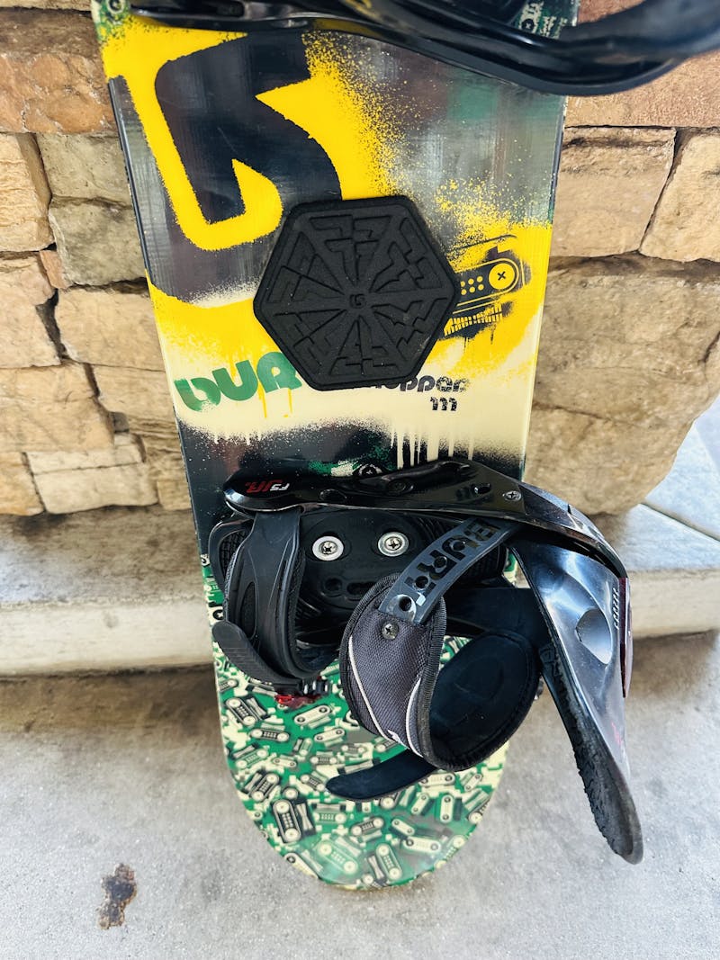 BURTON CHOPPER 111CM SNOWBOARD W BURTON BINDINGS USED