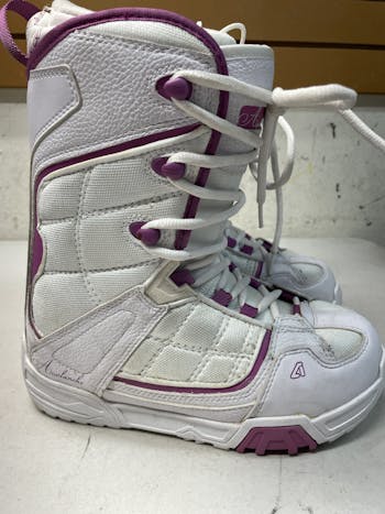 Used AVALANCHE Senior 6 Women's Snowboard Boots