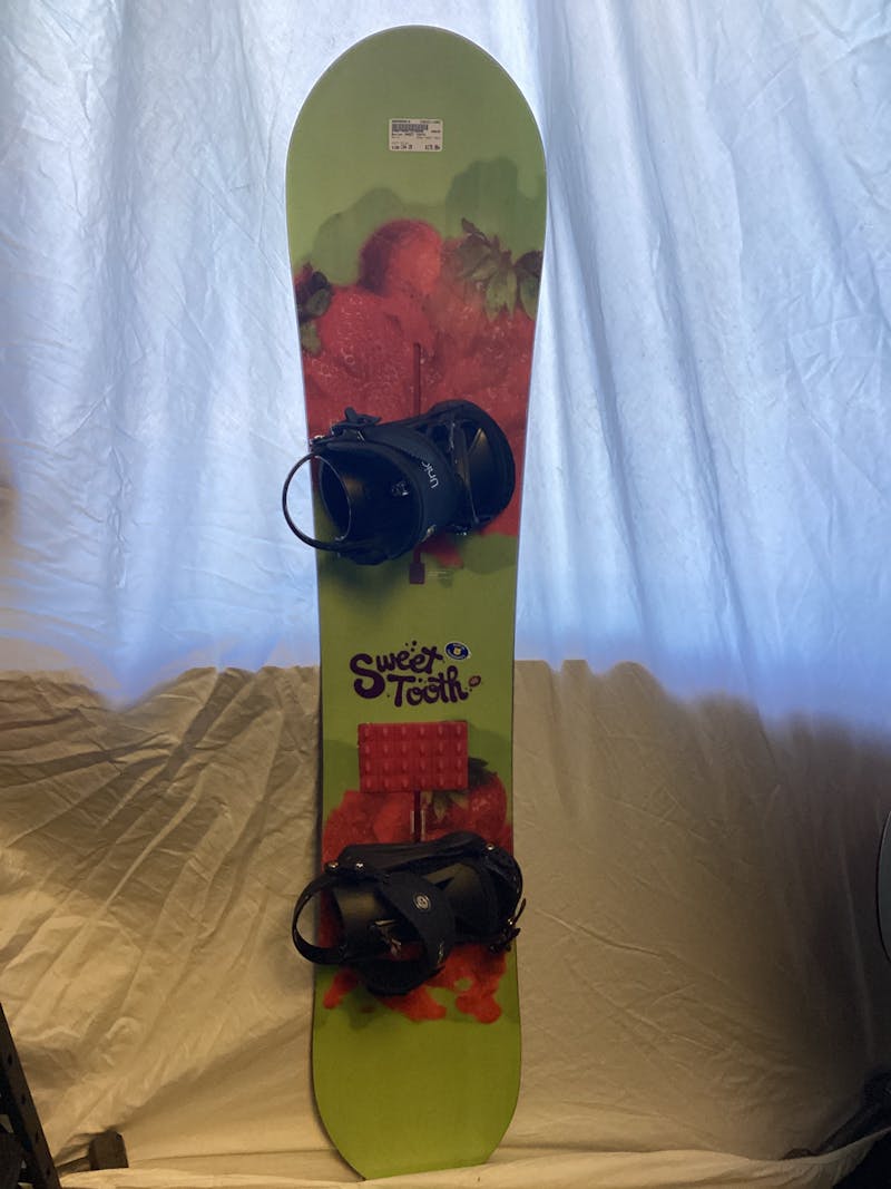 Used Burton SWEET TOOTH 144 cm Women s Snowboard Combo