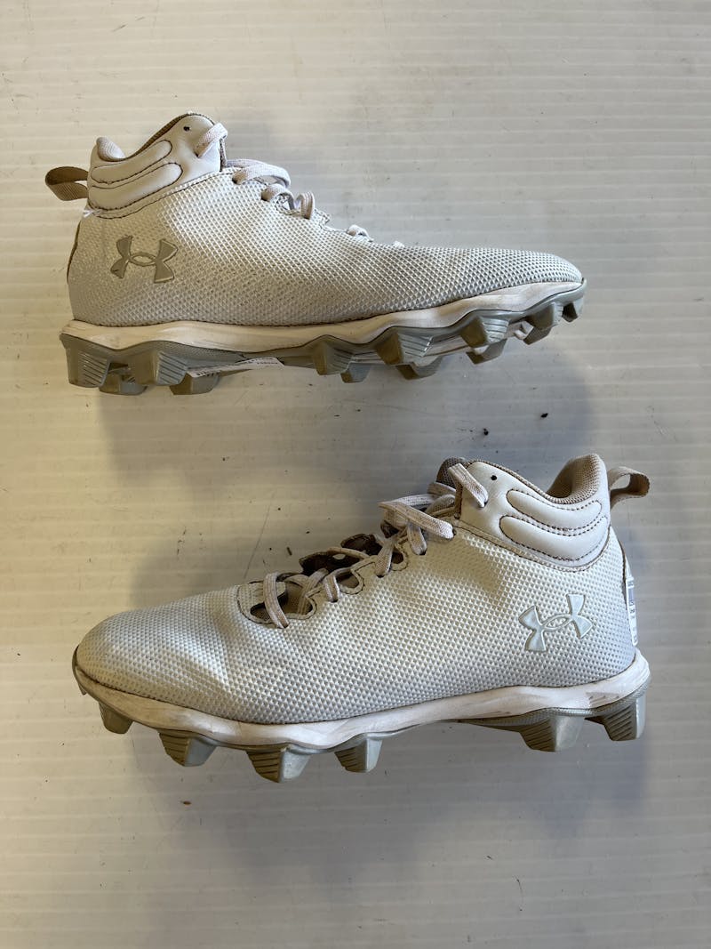 Ua hotsell softball cleats